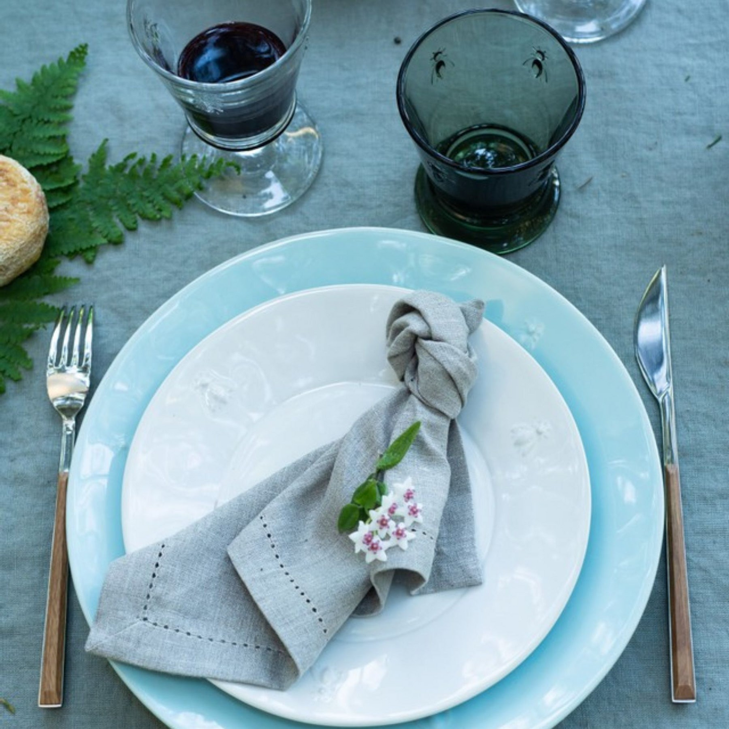 Bee Ceramic Dinner Plate - Bleu