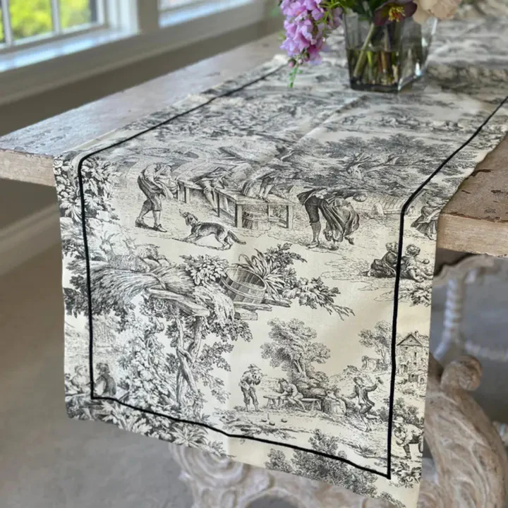 Table Runner - Montefalco Toile