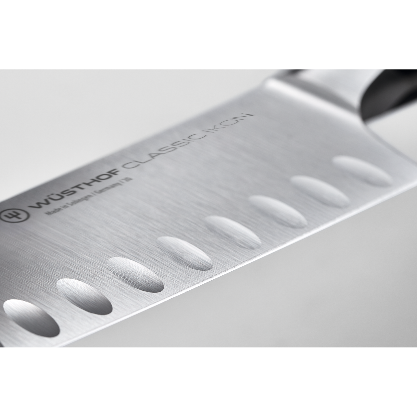 Classic Ikon - 9" Hollow Edge Carving Knife