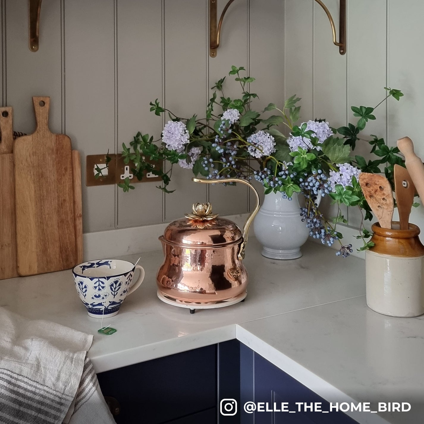 Tea Kettle with Lotus Knob