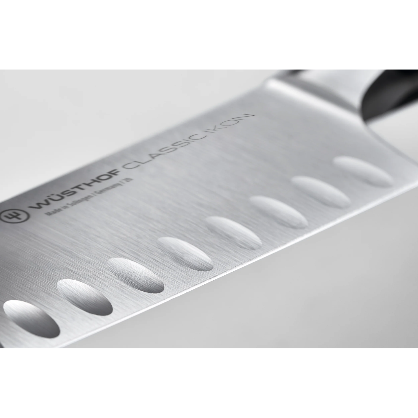 Classic Ikon - 7" Hollow Edge Santoku