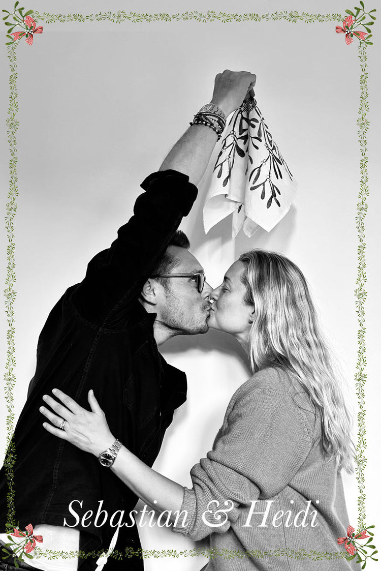 "MIstletoe Kiss" Linen Tablecloth